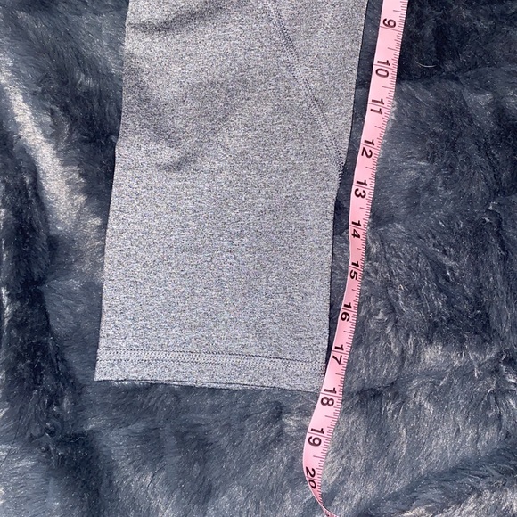 Women’s Gray Medium Reebok Legging Capris - Picture 3 of 4